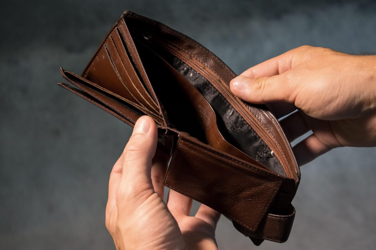 Românii care vor scoate mai mulți bani din buzunare de la 1 aprilie 2026. Care este motivul