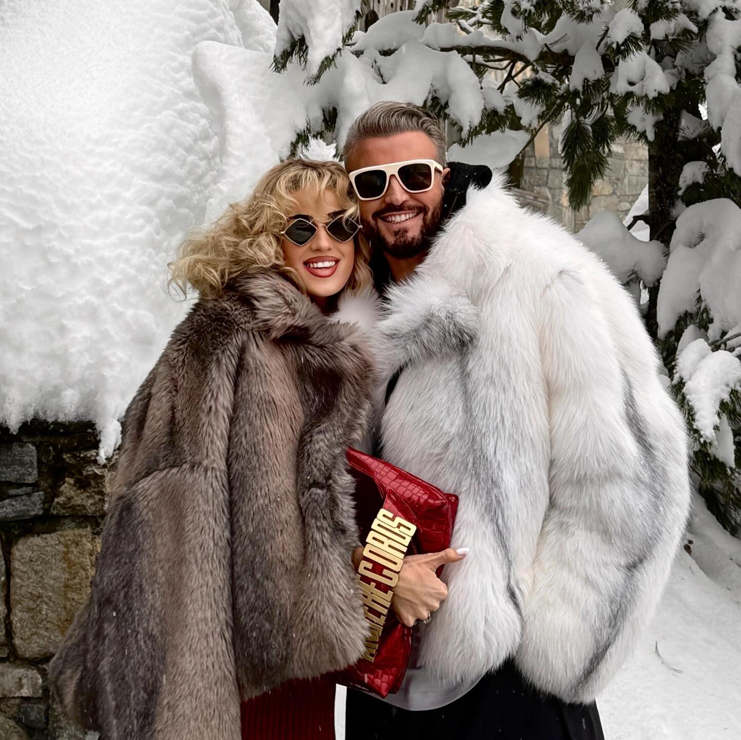 Cătălin Botezatu vorbește despre legătura specială cu blonda misterioasă de la brațul său