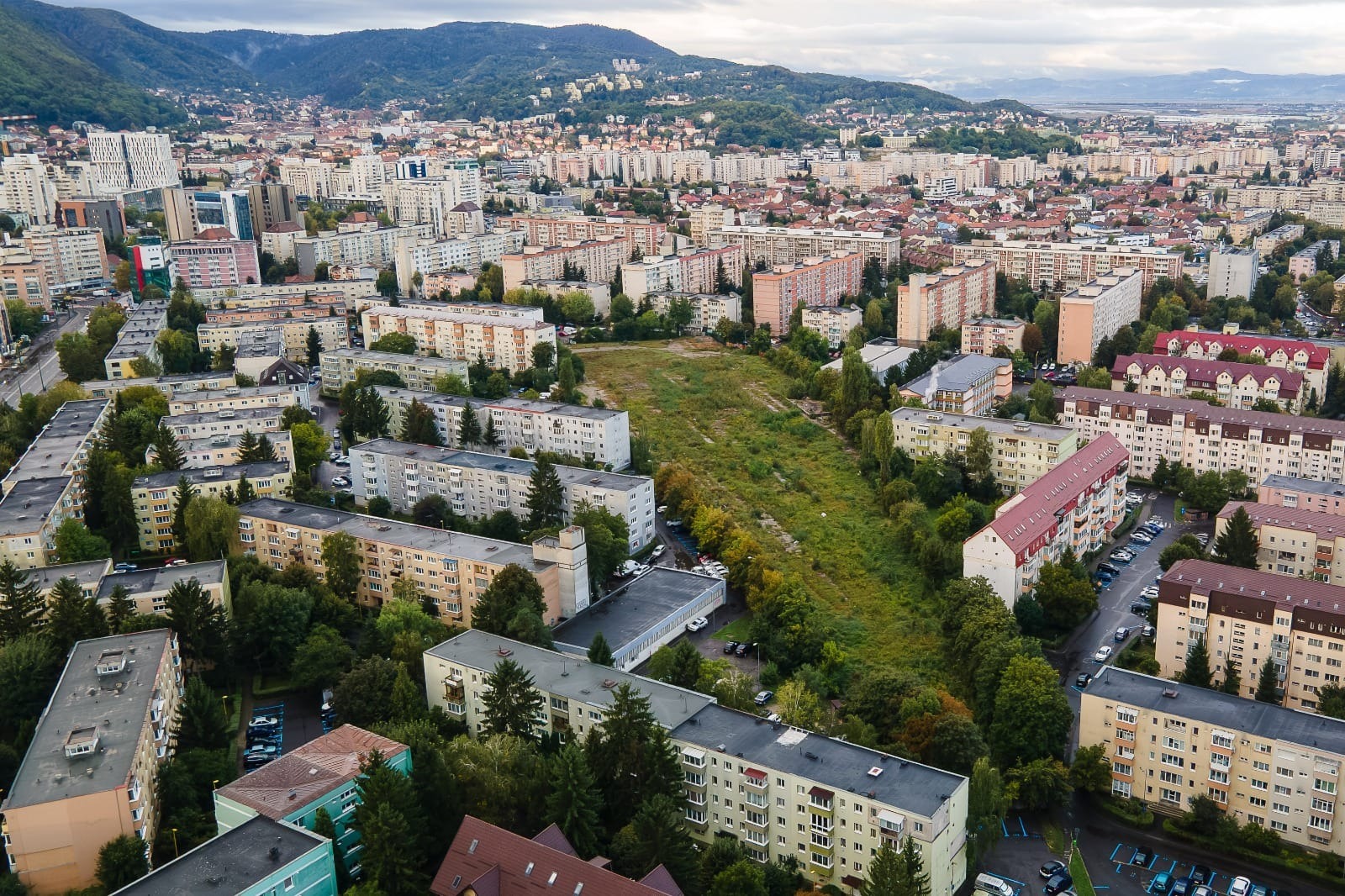 Orașul din România în care chiria costă cât două treimi din salariu. Unde plătești cel mai puțin