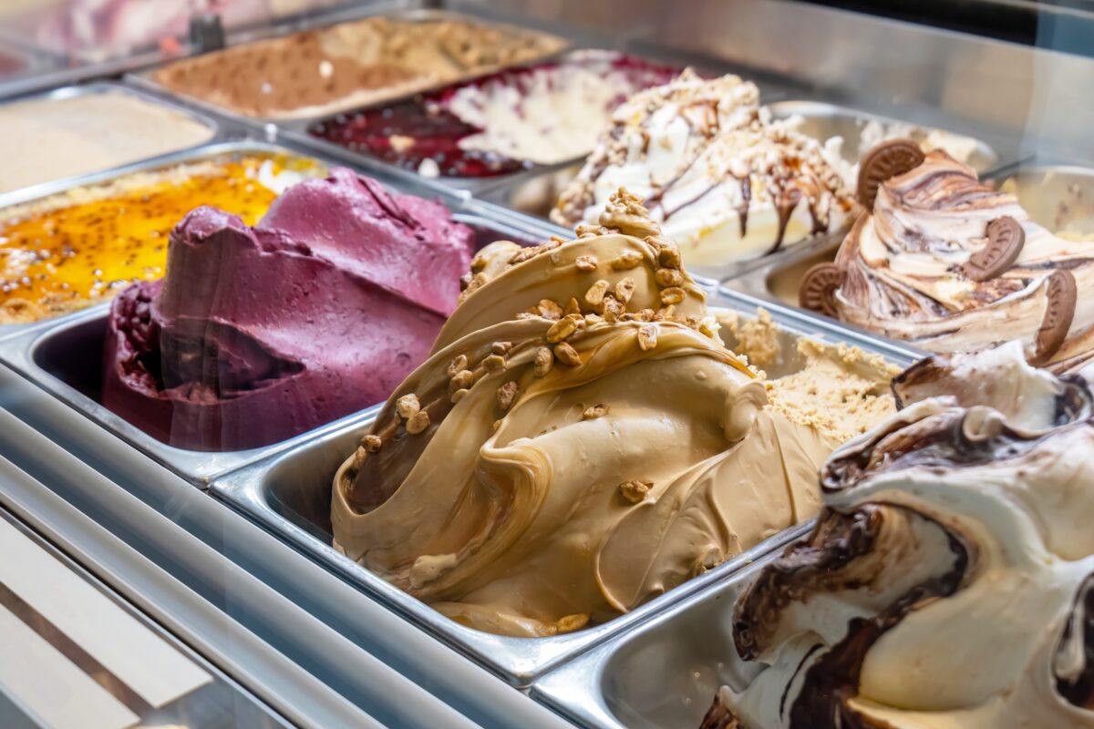 Imagine Stire Destinația tot mai apreciată de români în care este interzis să mănânci înghețată pe stradă. Amenda se ridică la 500 de euro | 2review.ro