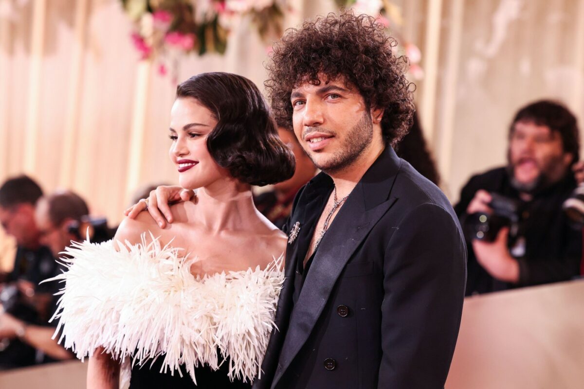 Imagine Stire Soțul Selenei Gomez, descris ca fiind „dezgustător”. De ce i-au spus intenauții lui Benny Blanco să facă un duș | 2review.ro