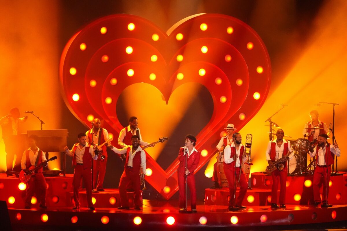 Imagine Stire Premiile Grammy 2026 | Kendrick Lamar și Bad Bunny, printre marii învingători de anul acesta. Lista câștigătorilor | 2review.ro