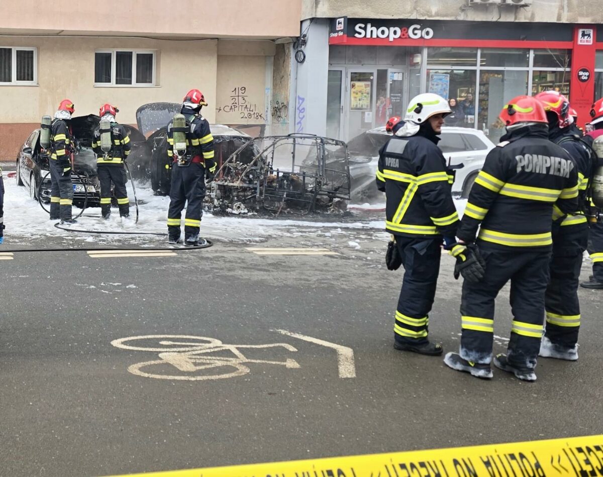 Mașina care a luat foc în Sectorul 6 al Capitalei era electrică. Femeia care se afla în ea nu a mai putut fi salvată