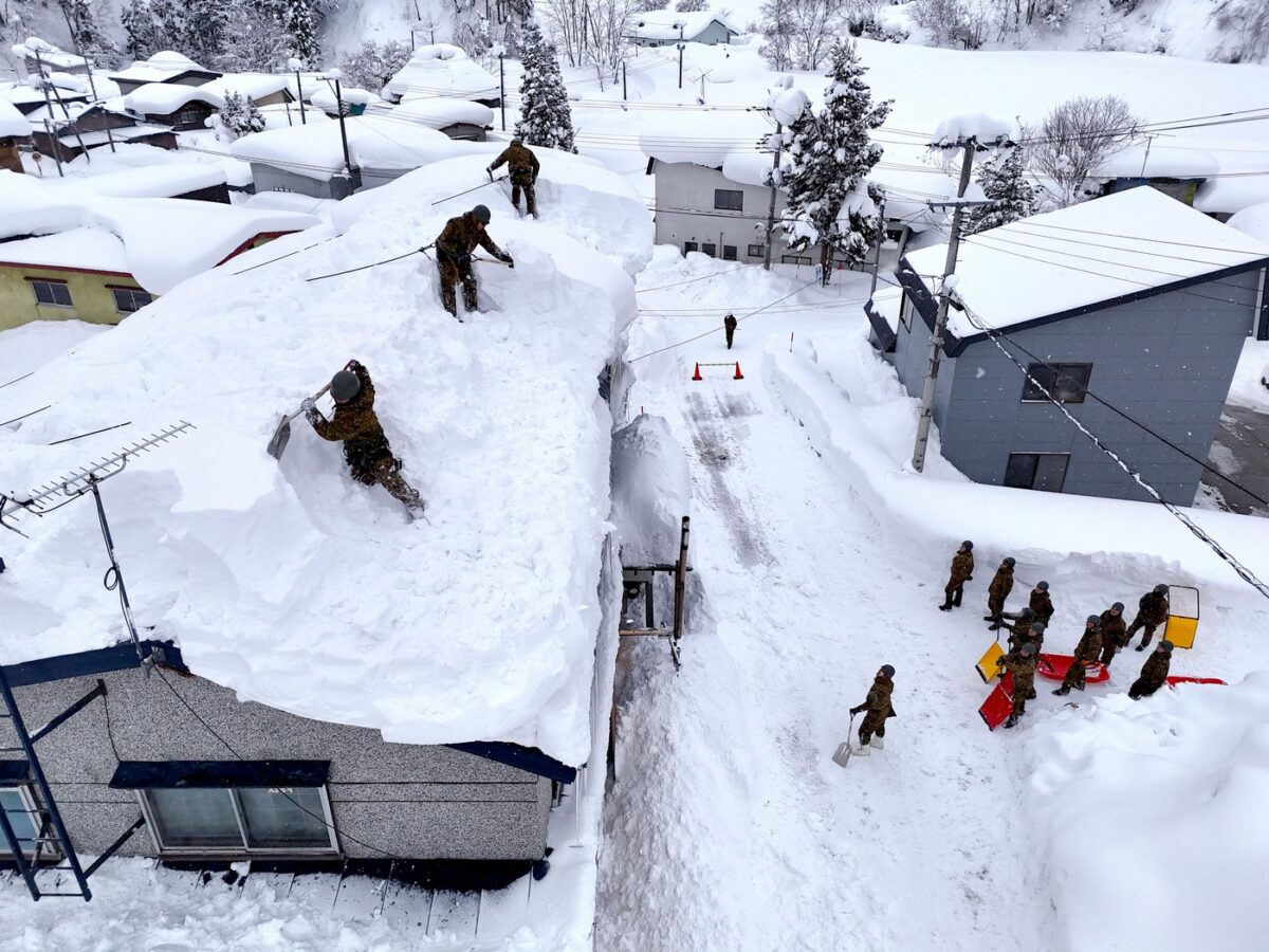 Imagine Stire Țara care a mobilizat armata din cauza ninsorilor severe. Stratul de zăpadă a atins și 183 cm în unele zone | 2review.ro