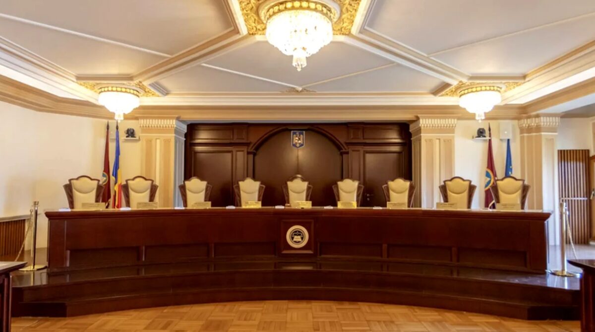 Ce salarii primesc judecătorii CCR. Sumele pe care le încasează lunar