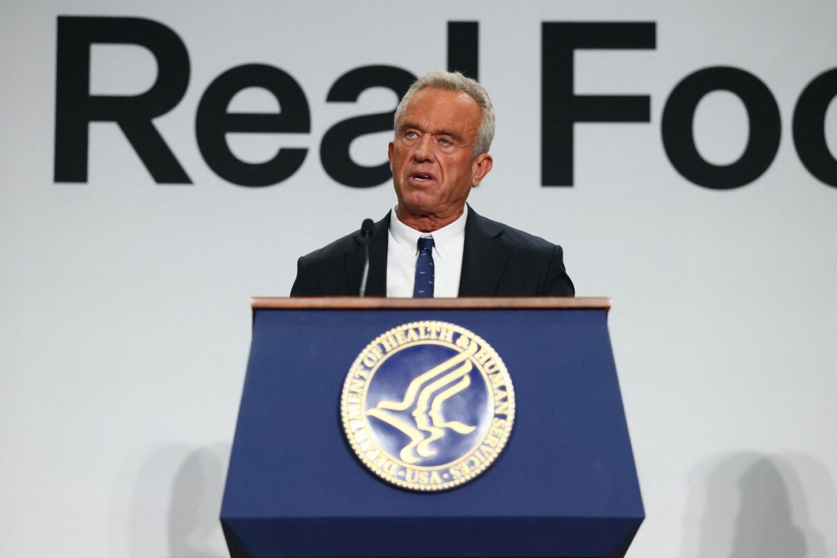 Imagine Stire Robert F. Kennedy Jr., declarație neașteptată: „Nu mă tem de microbi. Obișnuiam să trag pe nas direct de pe capacele de toaletă” | 2review.ro