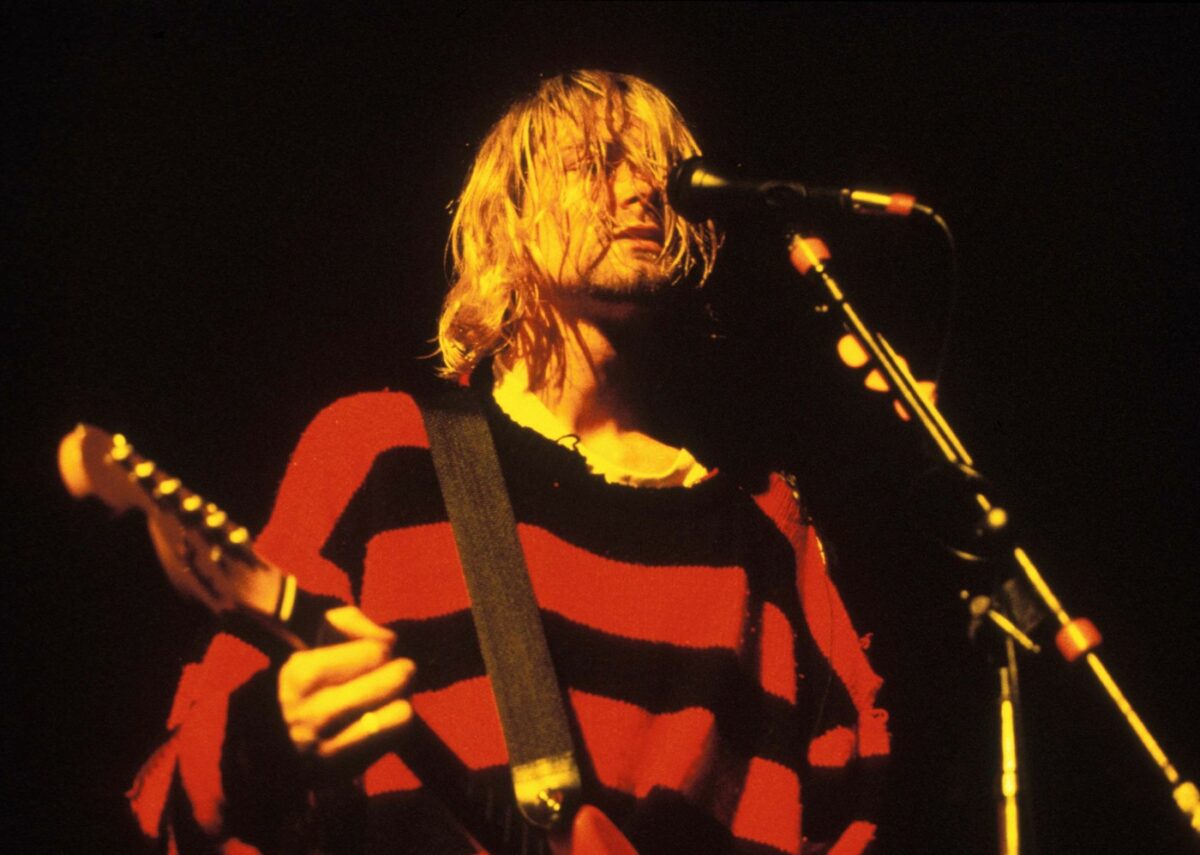 Imagine Stire Ipoteză surprinzătoare în cazul morții lui Kurt Cobain. Specialiștii spun că artistul nu s-a sinucis | 2review.ro