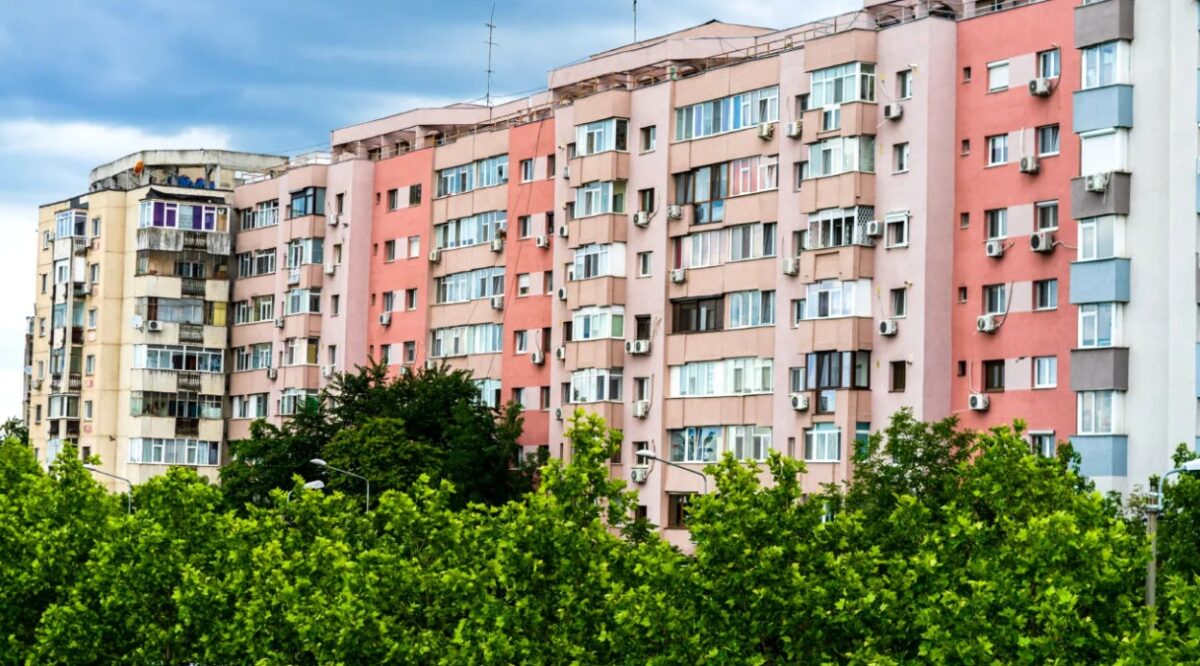 Lege pentru românii care stau la bloc în România. Ce sunt obligați să facă aceștia