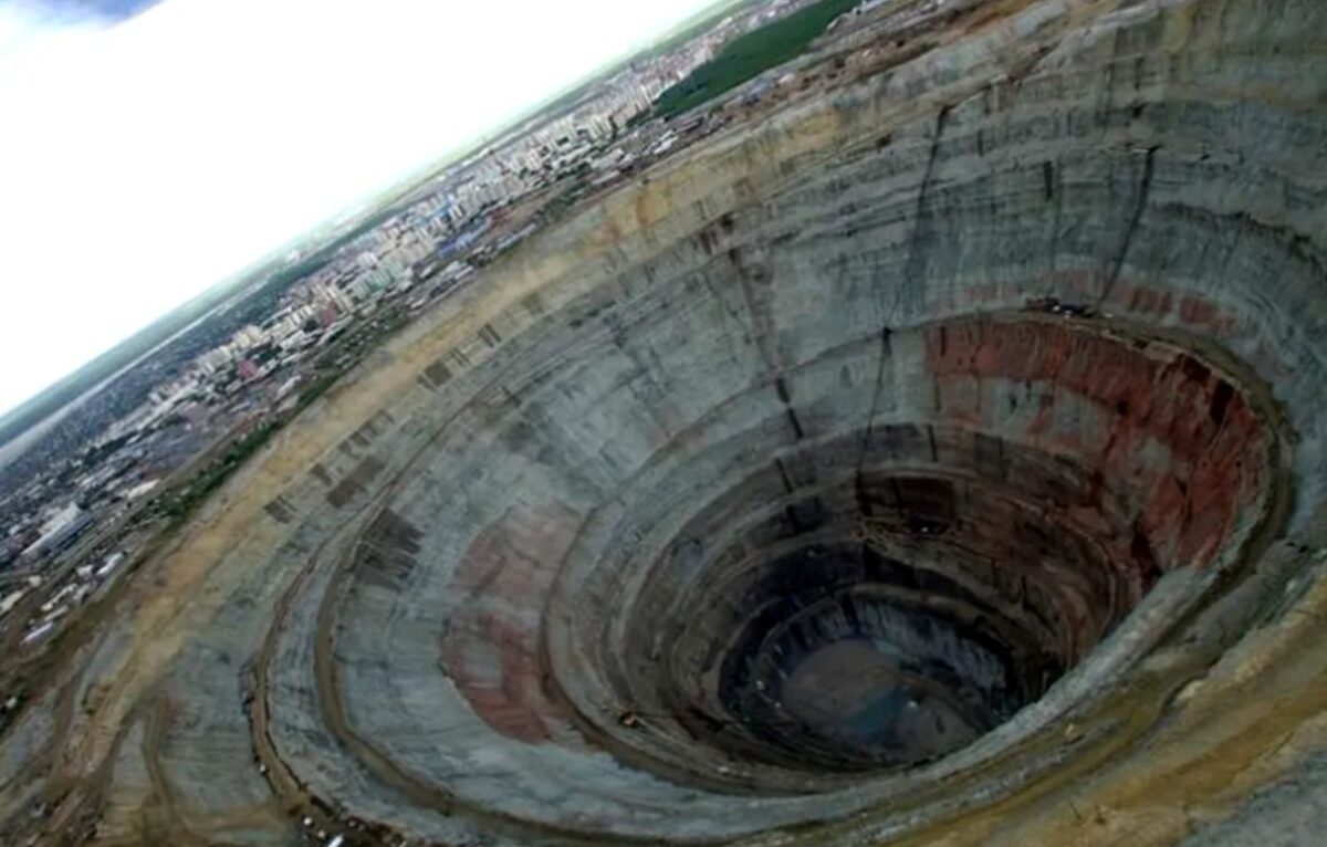 Imagine Stire Misterul sunetului care a speriat cercetătorii de la NASA. Ce s-a descoperit în cea mai adâncă groapă săpată de oameni | 2review.ro