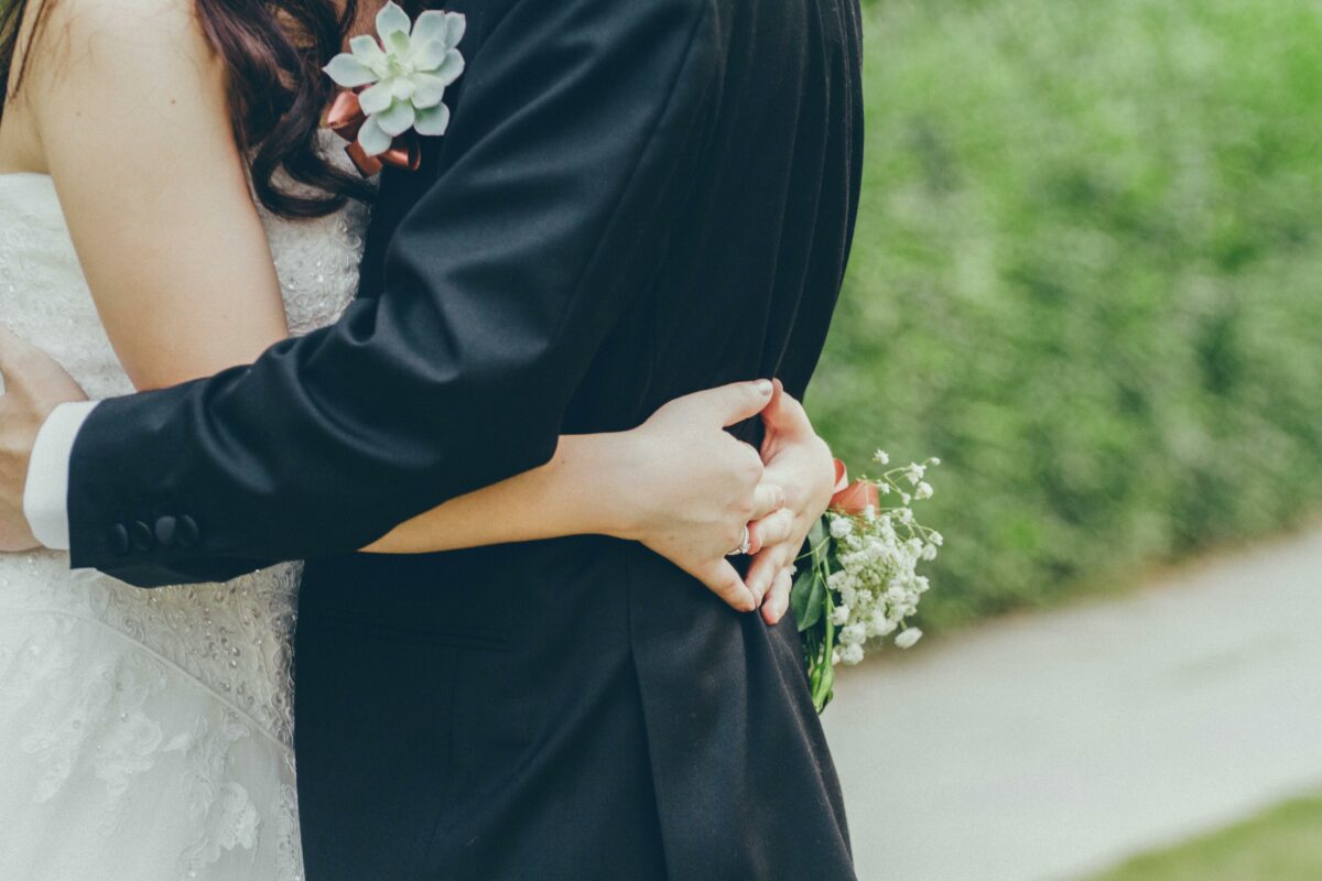 S-a căsătorit în mare secret! Influencerița implicată în scandalul momentului a spus „Da!” la starea civilă. Primele imagini de la eveniment