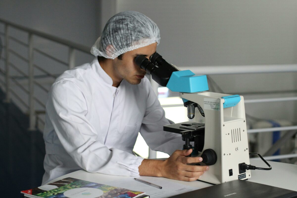Cercetătorii avertizează! Substanța pe care o consumăm zilnic contribuie la dezvoltarea Alzheimerului