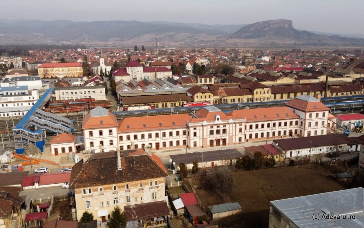 Orașul din România în care angajații primăriei au încasat 1.000.000 de euro în 2025. Are doar 11.000 de locuitori