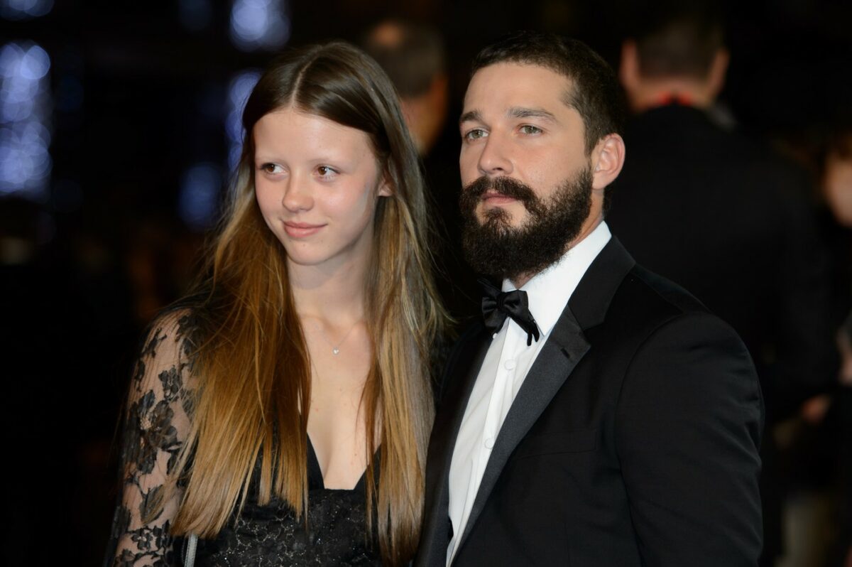 Imagine Stire Shia LaBeouf s-a despărțit de iubita sa, Mia Goth. „Relația lor a fost întotdeauna complicată” | 2review.ro