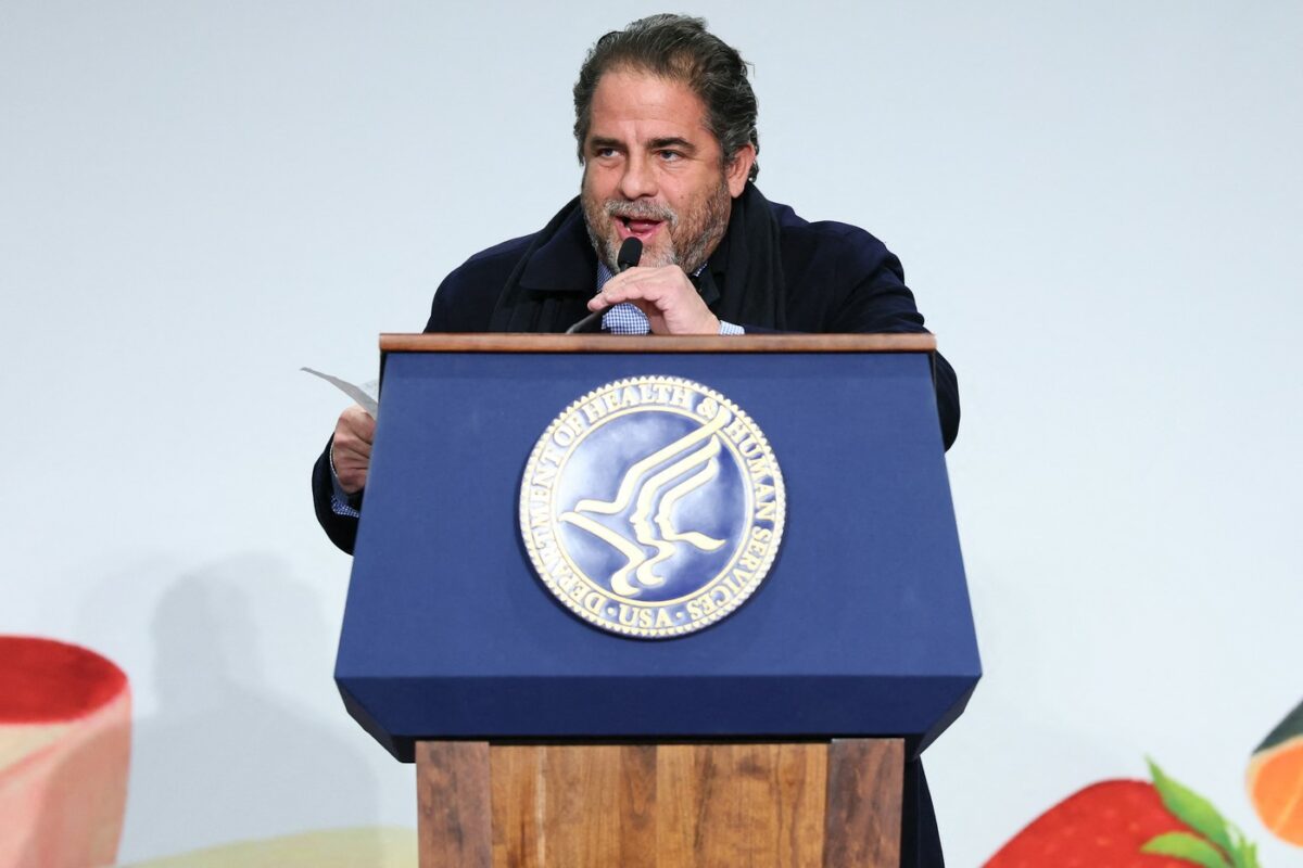 Imagine Stire Brett Ratner, regizorul documentarului despre Melania Trump, neagă că ar fi avut legături cu Jeffrey Epstein. Ce arată, însă, imaginile publicate recent | 2review.ro