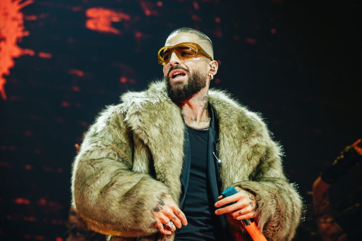 Imagine Stire Maluma, schimbare uriașă de look. Cântărețul a fost de nerecunoscut la Gala Premiilor Lo Nuestro | 2review.ro