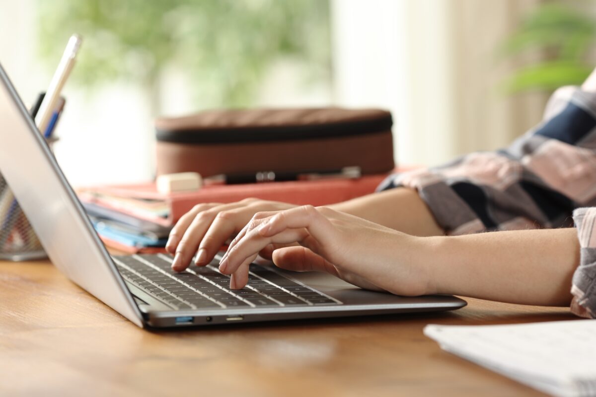 Imagine Stire Ce joburi sunt protejate în fața crizei globale. Domeniile din România care rezistă | 2review.ro