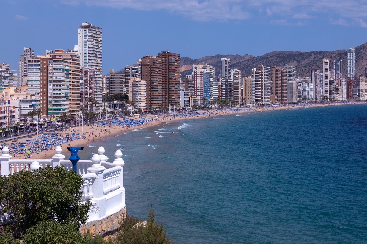 Cât costă un apartament în Spania, la malul Mediteranei. Se vând cu miile