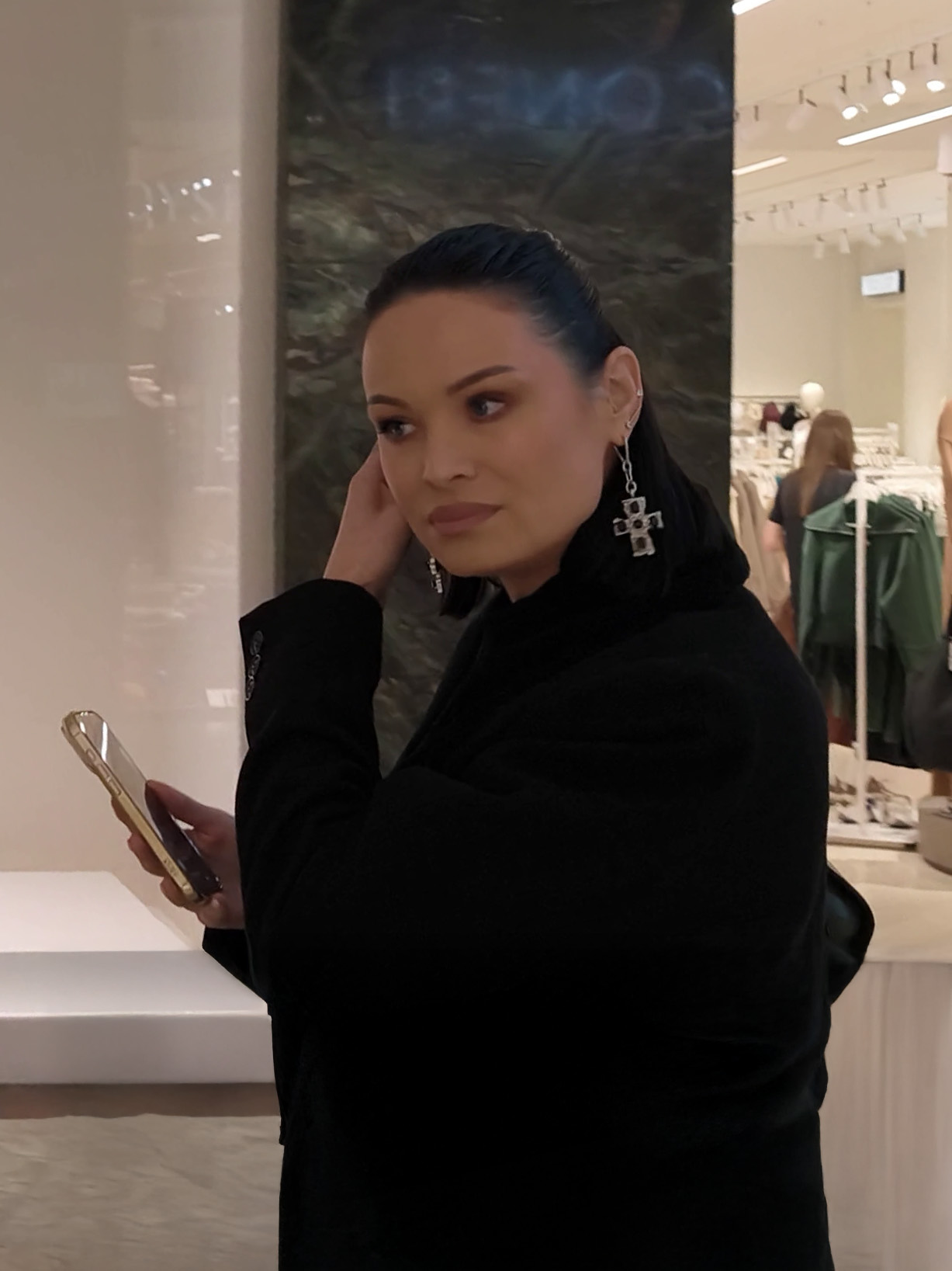 Artista nu a lăsat o clipă telefonul din mână