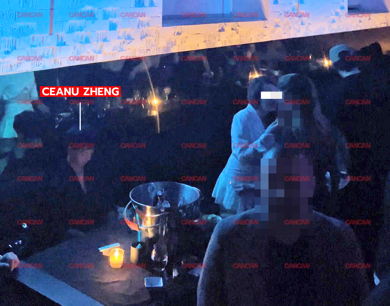 S-a așezat pe canapea și a admirat spectacolul oferit de partenera lui