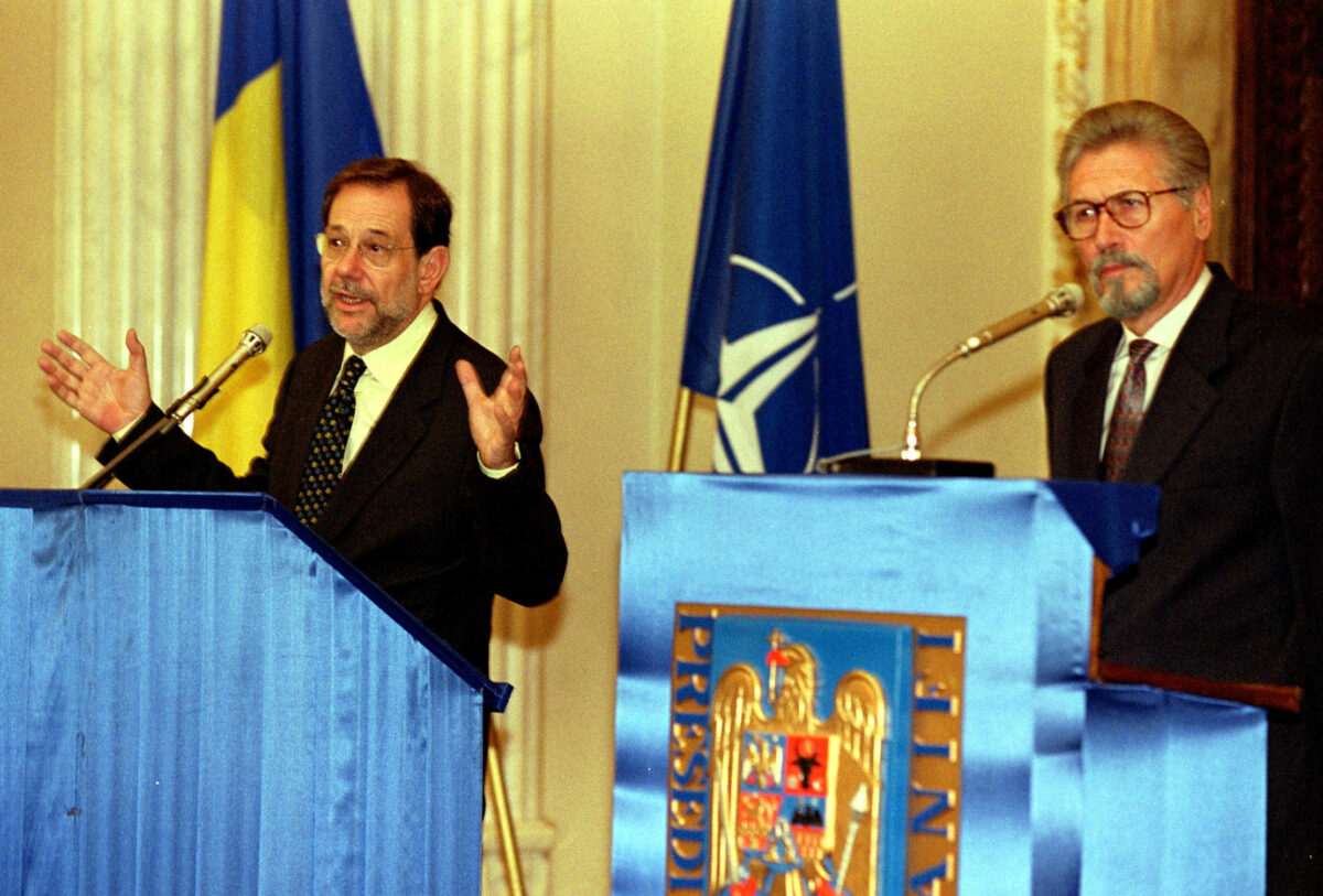 Istoria se repetă? În 1998, România a deschis cerul pentru NATO în războiul din Serbia