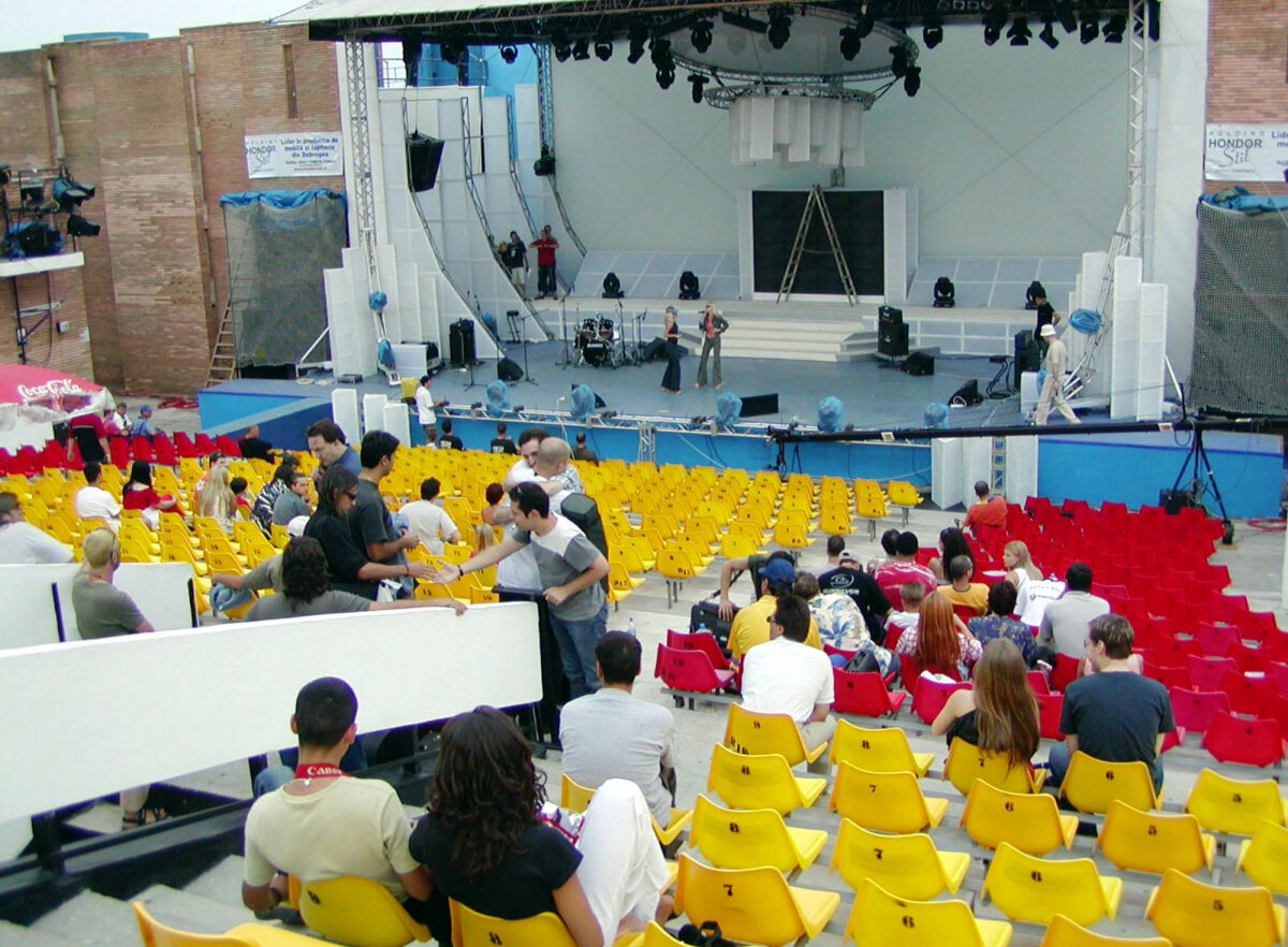 Imagine Stire Mamaia, Sanremo-ul României: simbolul muzicii românești luptă pentru supraviețuire | 2review.ro