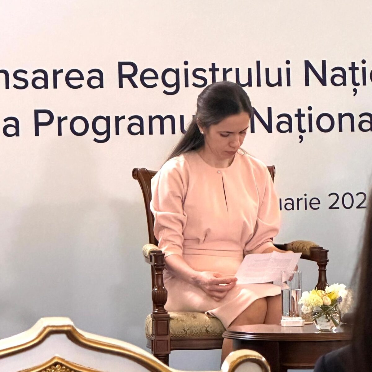 Cum a apărut Mirabela Grădinaru la evenimentul Administrației Prezidențiale? Cât a costat rochia partenerei lui Nicușor Dan