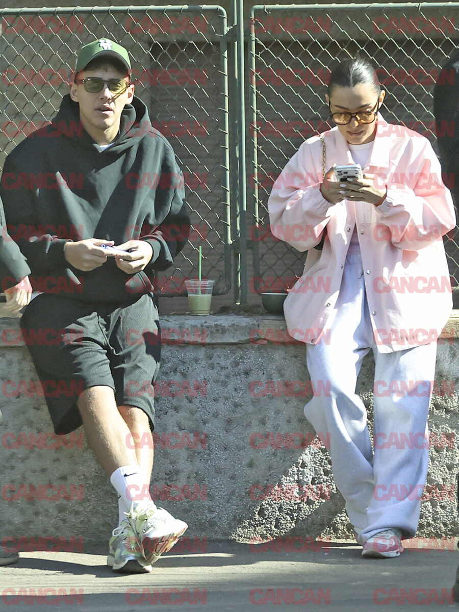 Alexia Eram și Tonghi nu își oferă atenție în public