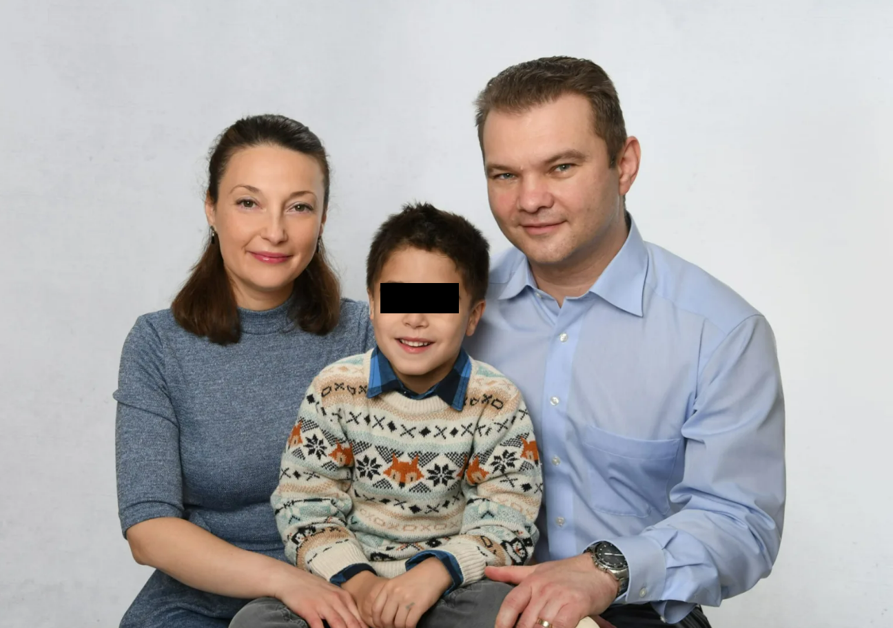 Românii care au adoptat un copil cu o malformație rară în Germania. Cât de greu le-a fost cu micuțul Ionuț