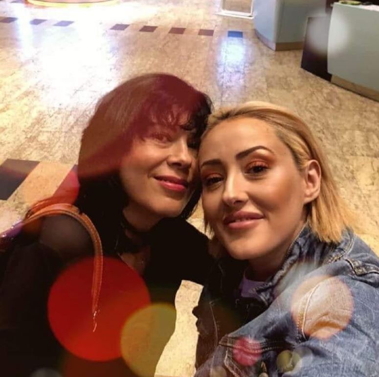 Fiica ei, Nidia Moculescu, o ajută, iar relația lor a devenit mai apropiată