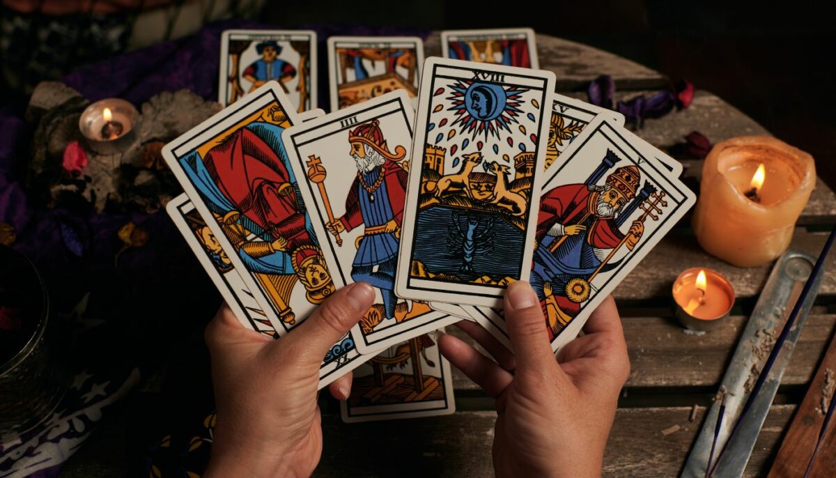 Imagine Stire Cartea de Tarot de azi, 10 martie 2026. 10 de Monede aduce stabilitate și prosperitate pentru mulți | 2review.ro