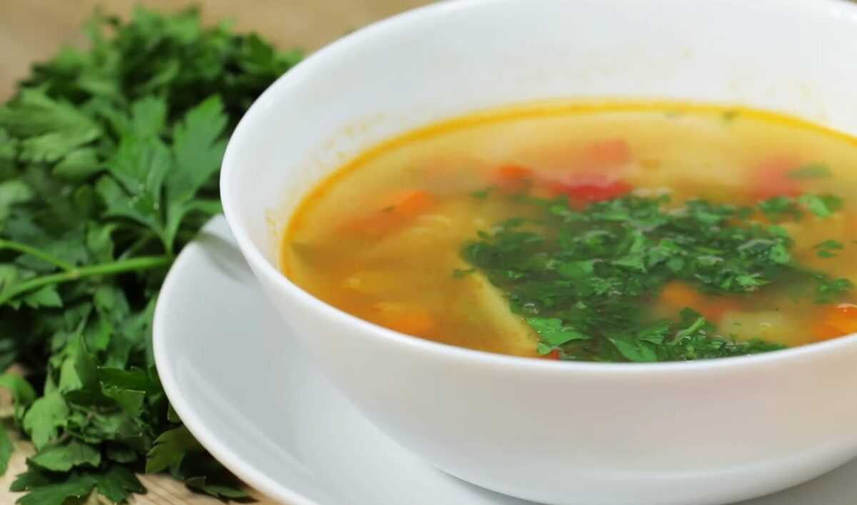 Imagine Stire Ciorba bănățeană de post a surorii Maria de la Mănăstirea Brebu. Rețeta simplă făcută cu răbdare, credință și „smântână” din caju | 2review.ro