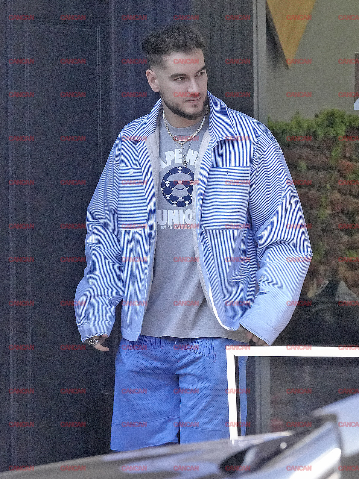 Vloggerul are probleme la picior 