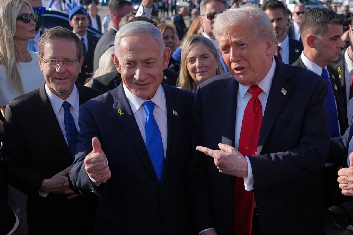 Imagine Stire Donald Trump, supărat pentru că președintele Israelului nu l-a grațiat pe Netanyahu. „E slab și patetic. Bibi nu are timp de prostii” | 2review.ro