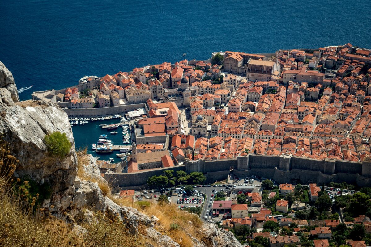 Orașul din Europa sufocat de turiști! 6,5 milioane de vizitatori și doar 40.000 de localnici