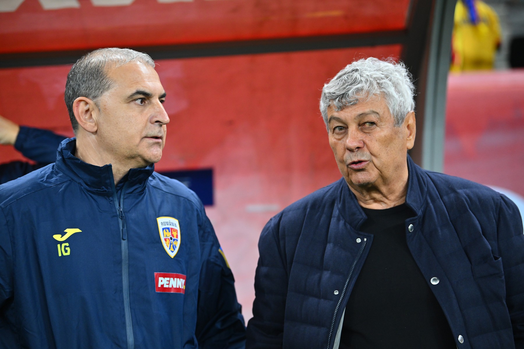 Ionel Gane, alături de Mircea Lucescu, în timpul amicalului cu Moldova. Sursa foto: Profimedia