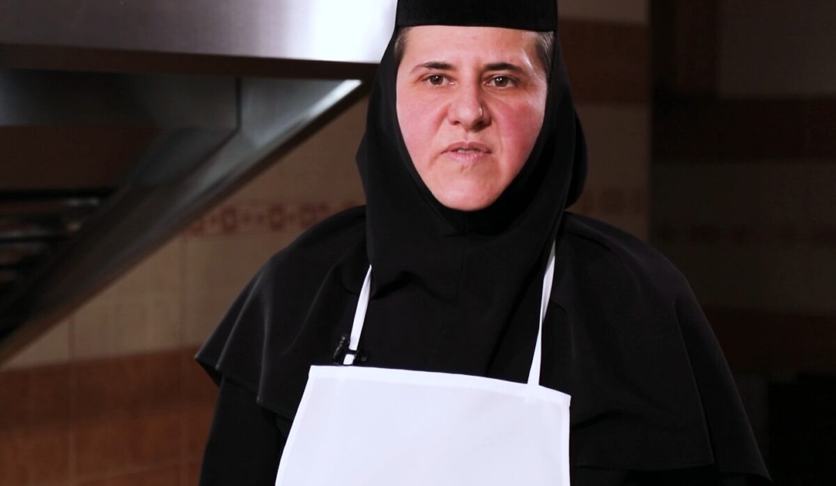 Supă de linte gătită de Maica Valentina după rețeta mănăstirii Piatra Fântânele: gustoasă și ușor de făcut