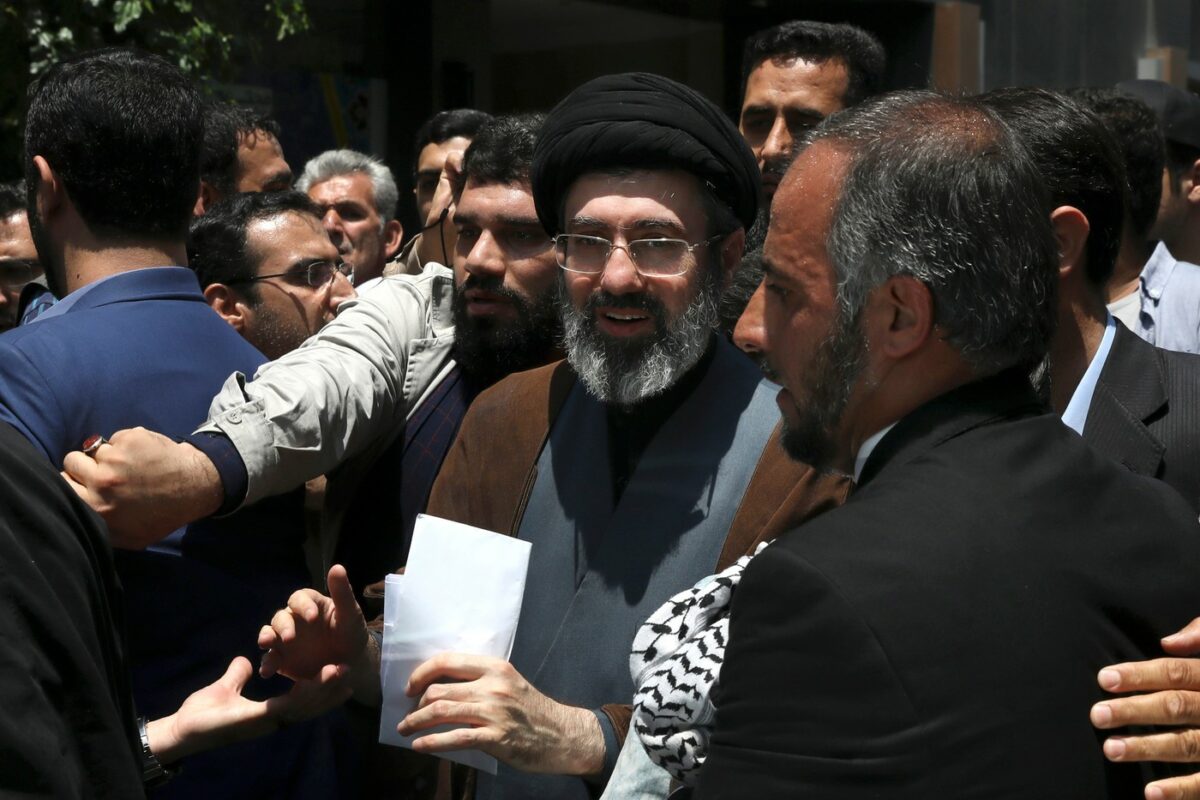 Cine este Mojtaba Khamenei, noul lider suprem al Iranului. Are o avere uriașă și s-a tratat în Europa