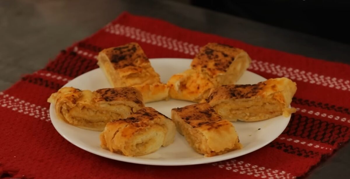 Imagine Stire Plăcintă sărată de post cu cartofi, după rânduiala maicii Varvara de la Mănăstirea Dintr-un Lemn | 2review.ro