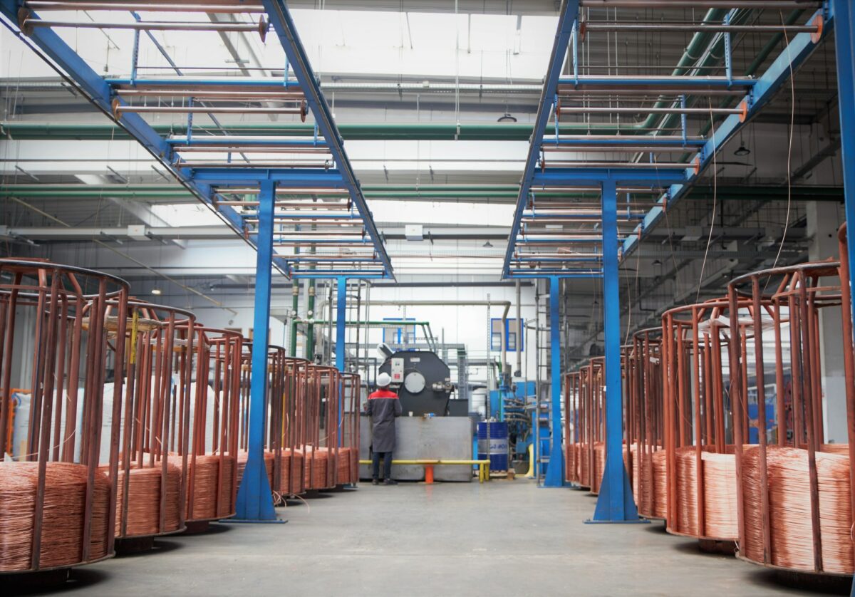 Imagine Stire O companie de cabluri electrice oferă salarii nete care ajung la 10.000 de lei. Cazarea plătită integral | 2review.ro