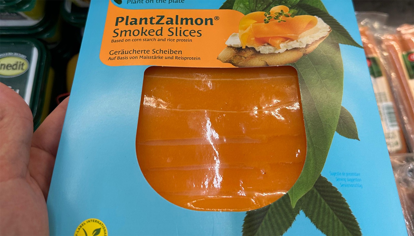 În magazinele Carrefour din România a apărut somon afumat.. de post! Din ce este făcut, de fapt În magazinele Carrefour din România a apărut somon afumat.. de post! Din ce este făcut, de fapt