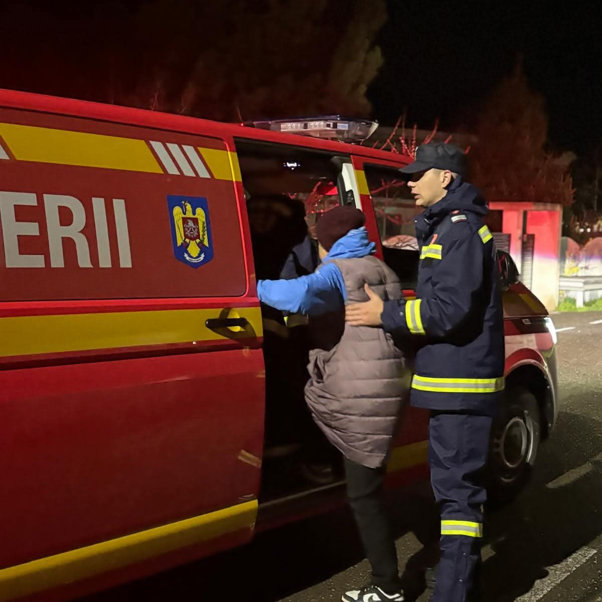 Alertă de cod portocaliu de inundații. Un drum județean a fost închis ca urmare a unei alunecări de teren