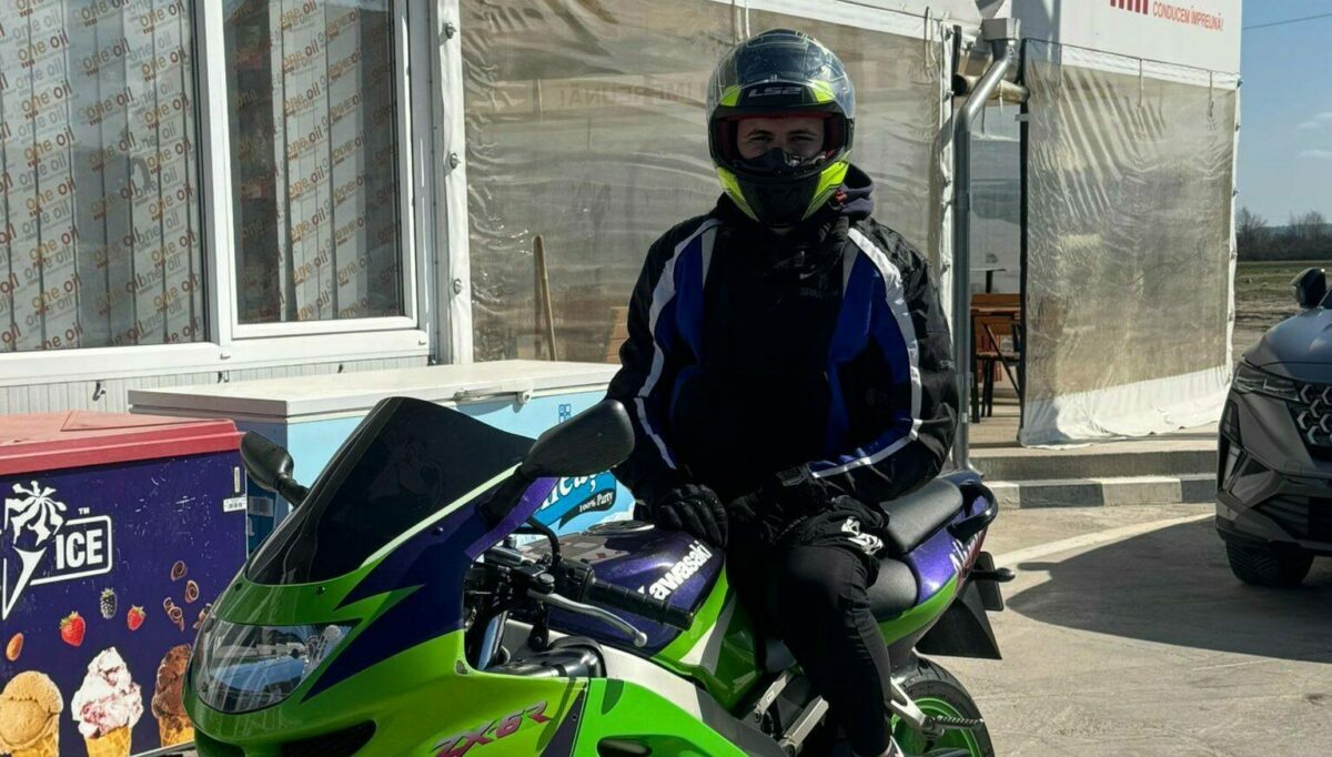 Adrian, un tânăr de doar 21 de ani, a murit într-un accident rutier cumplit. Era tatăl unei fetițe și urma să se căsătorească în 2026