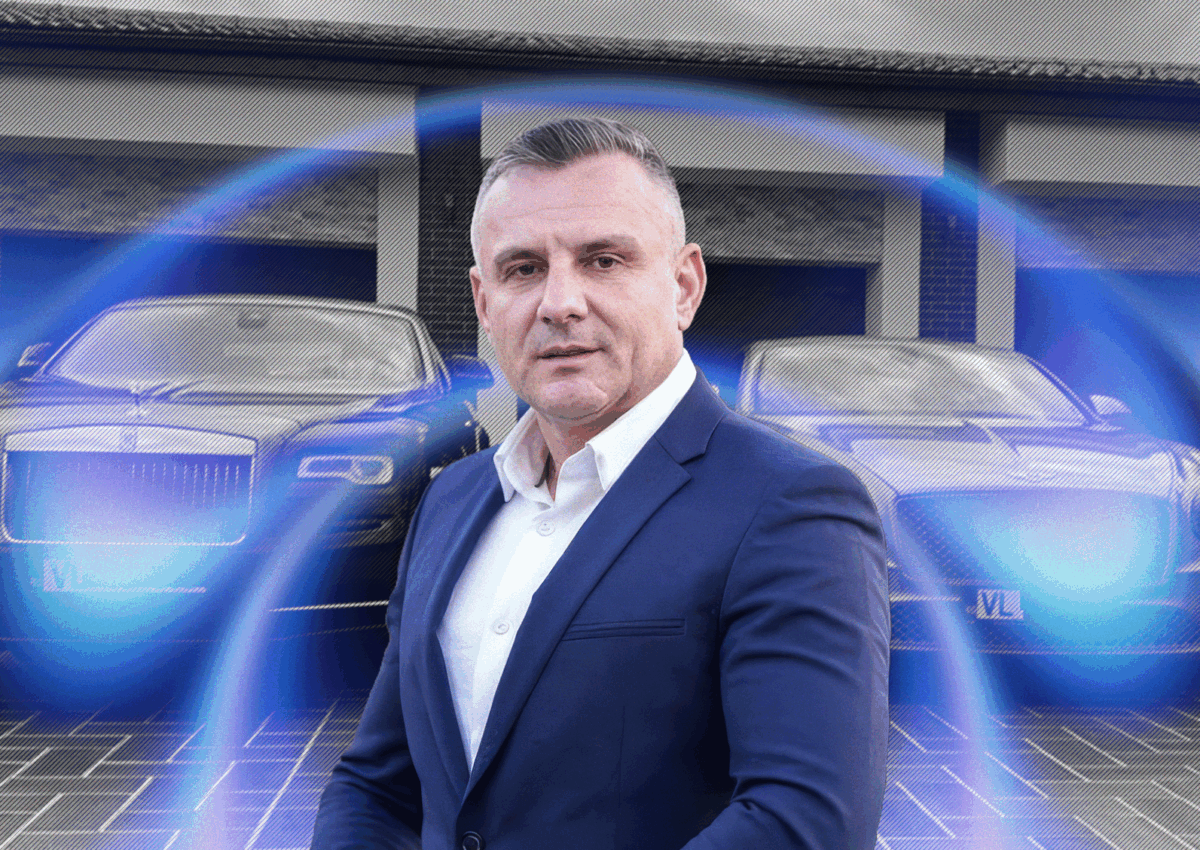 Imagine Stire „Regele” super-mașinilor din România a încercat o combinație, dar i-a ieșit prost! Ferrari-ul SF90 Stradale, Rolls-Royce-ul Cullinan + un Lamborghini Revuelto l-au “înfundat” | 2review.ro