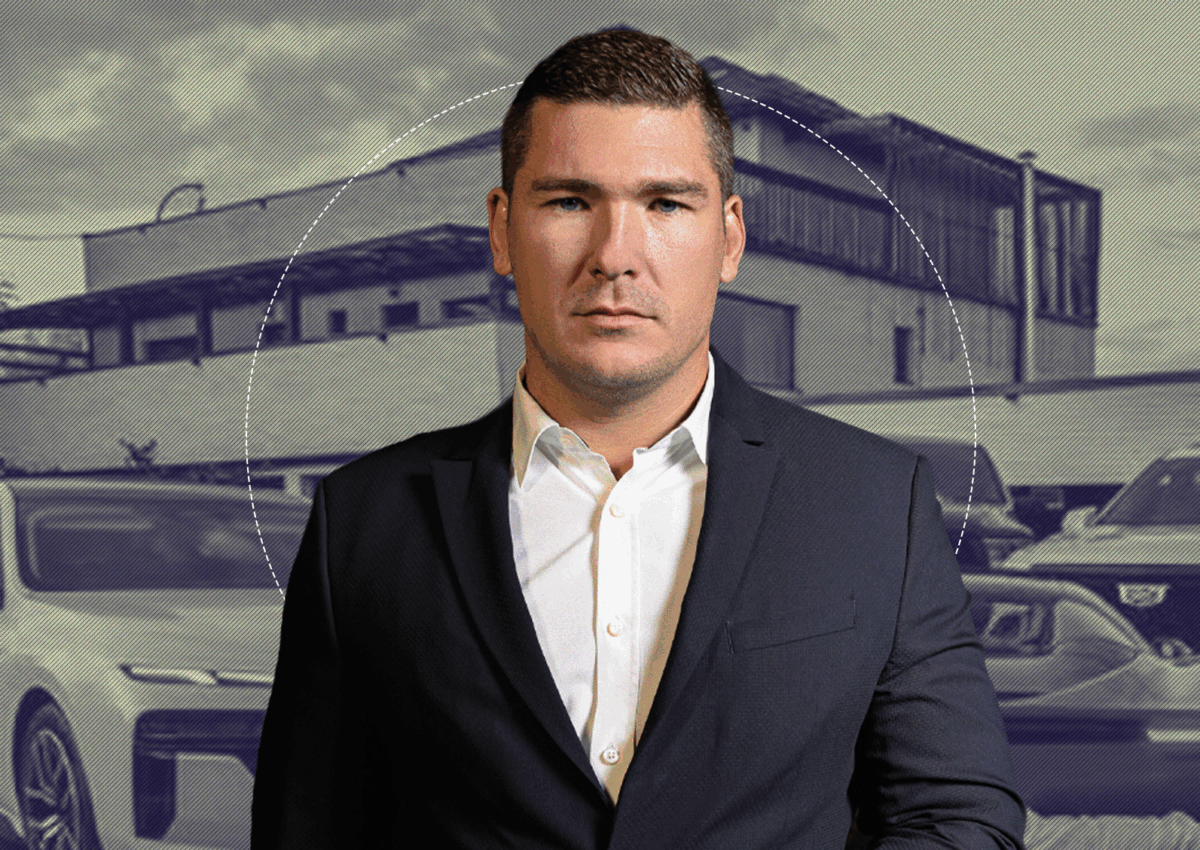 Imagine articol: Ultima oră vedete - Conacul de peste 1 mil. € a lui Călin Donca, la un pas să fie demolat cu buldozerul! ”Ciudat este că au început cu casa unui milionar” Ilustrație: Ultima oră vedete - Conacul de peste 1 mil. € a lui Călin Donca, la un pas să fie demolat cu buldozerul! ”Ciudat este că au început cu casa unui milionar” (Vedete)