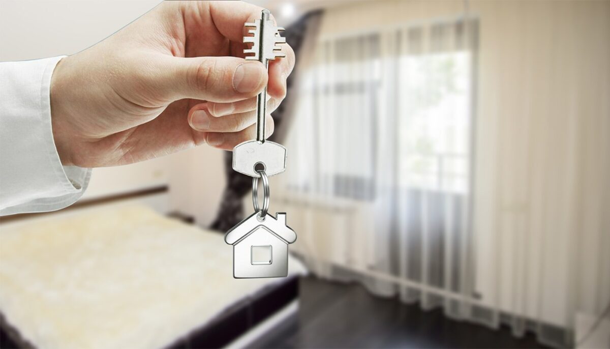 Nu e o glumă! Cât plătește chirie un bărbat pentru un apartament de doar 18 metri pătrați
