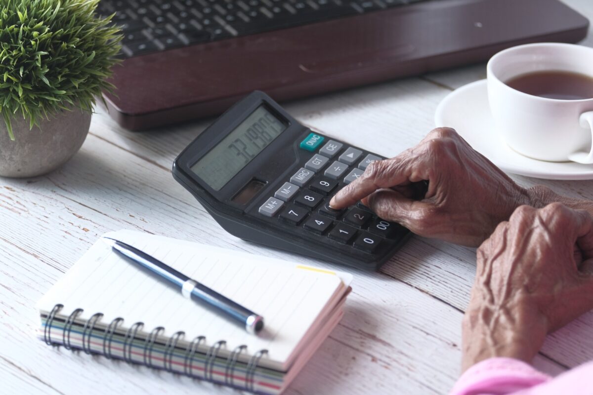 Greșeli în calculul pensiei. Ce pot face pensionarii și care este termenul legal