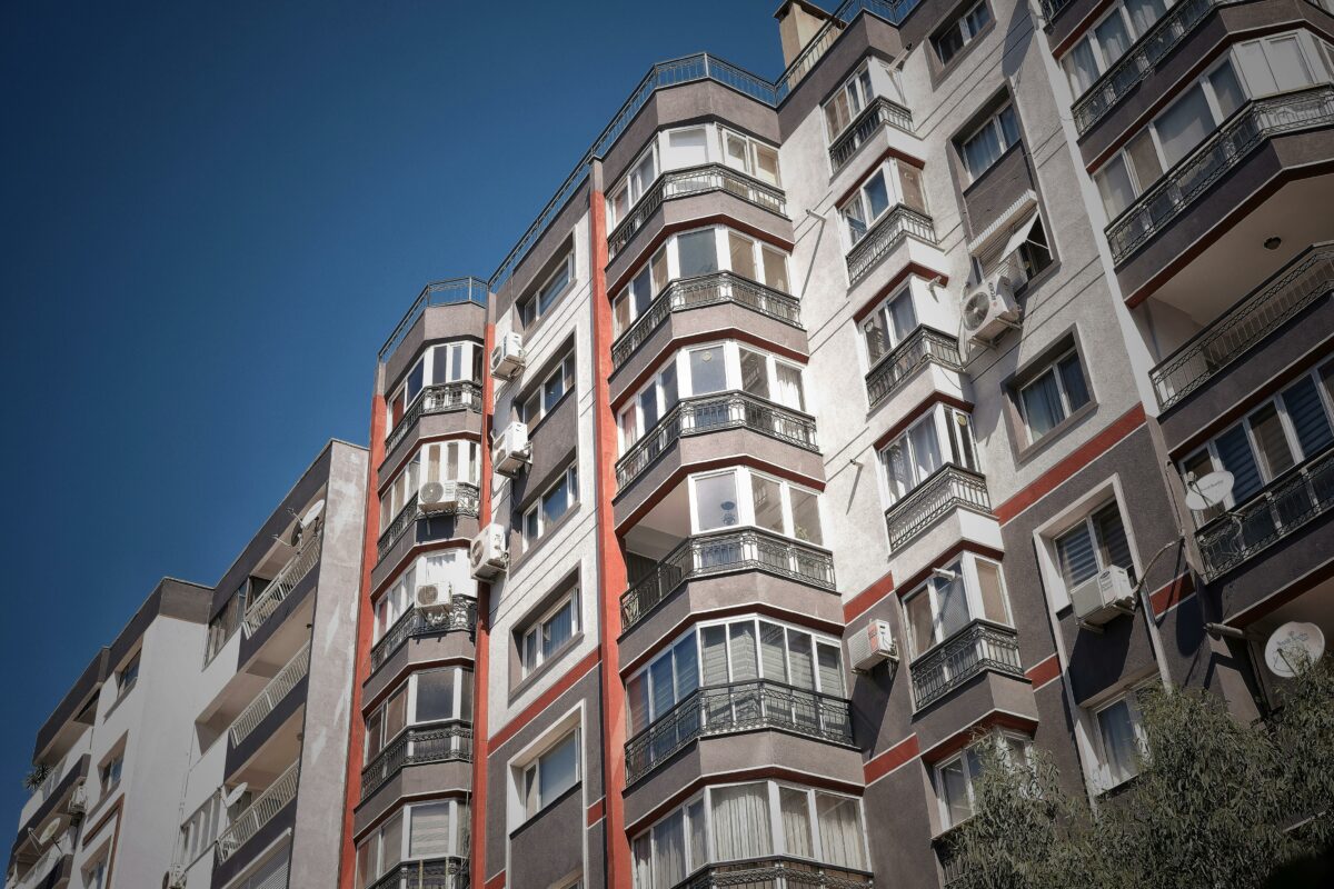 Imagine Stire Prețul real al unui apartament cumpărat în rate. Cât dai în plus la bancă față de suma inițială | 2review.ro