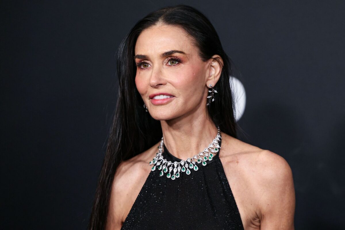 Demi Moore, o adevărată apariție la Milano! Tunsoare bob și o ținută integral din piele la show-ul Gucci