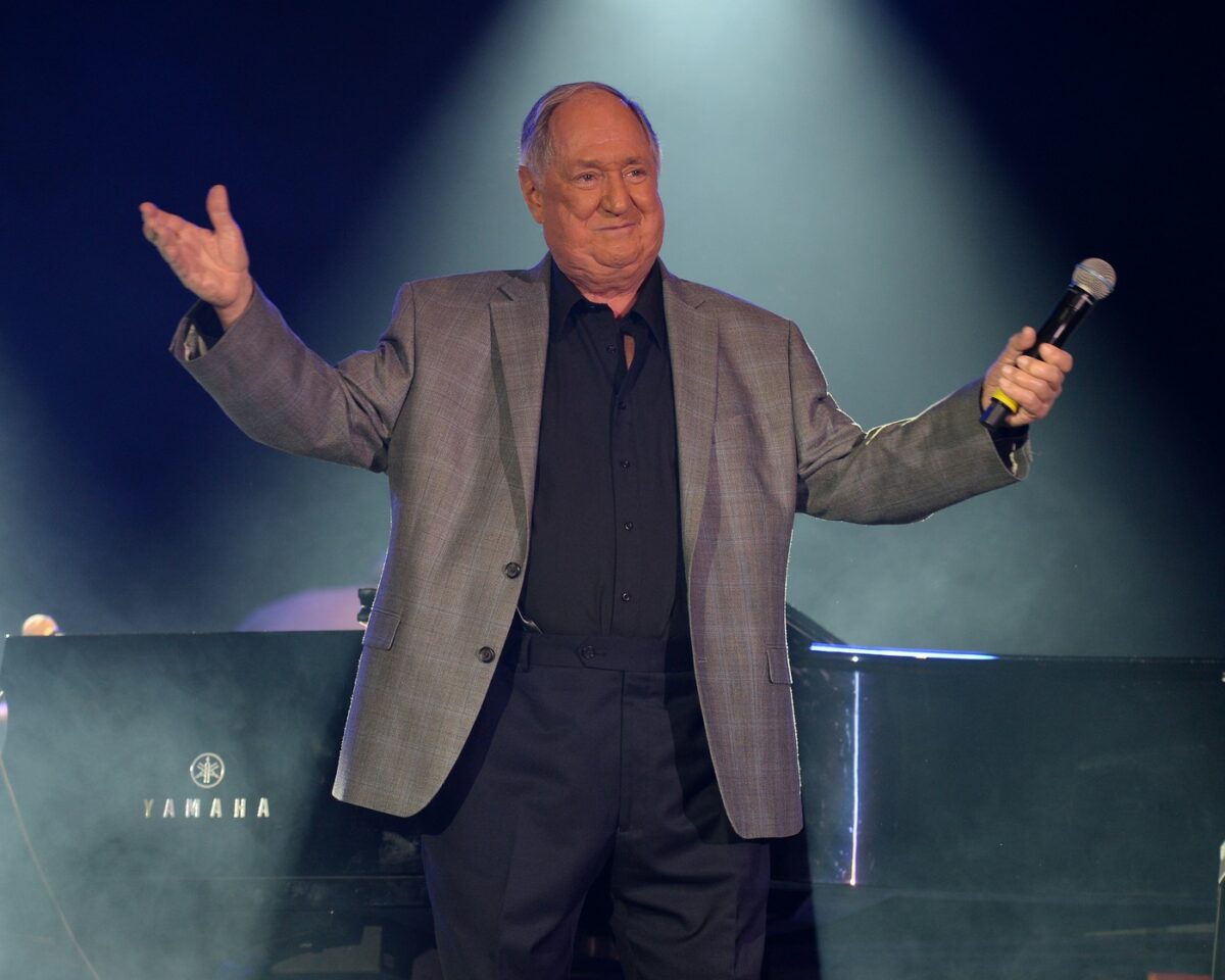 Imagine Stire A fost anunțată cauza morții cântărețului Neil Sedaka. De ce a murit legendarul artist | 2review.ro