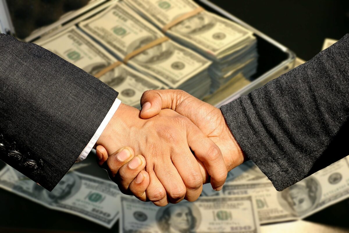 Gest rar de onestitate, final amar. Ce a primit un bărbat după ce a returnat 23.000 €
